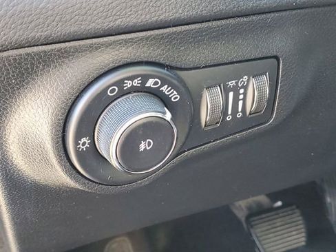 Used 2021 Jeep Compass Latitude FWD image 9