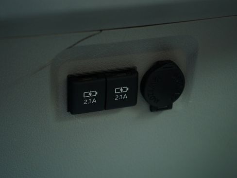 Used 2020 Toyota Sienna L image 29