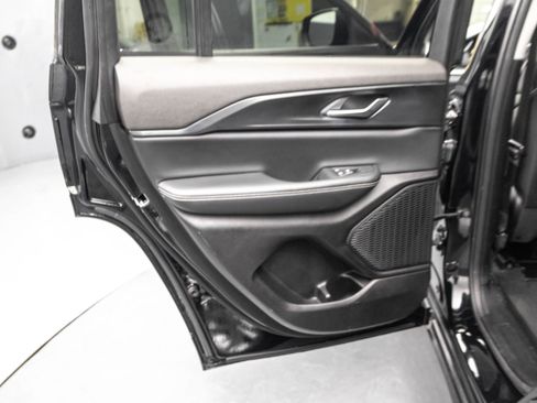 Used 2023 Jeep Grand Cherokee Laredo w/ Luxury Tech Group I image 32