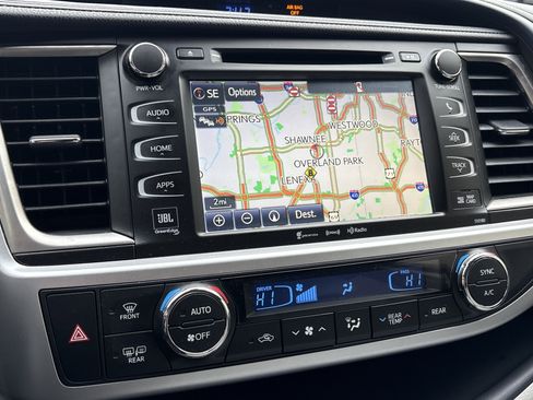 Used 2017 Toyota Highlander Limited image 24