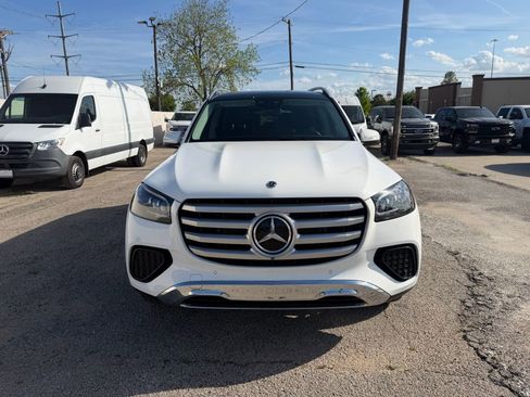 Used 2024 Mercedes-Benz GLS 450 4MATIC image 10