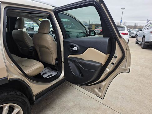 Used 2015 Jeep Cherokee Limited image 12