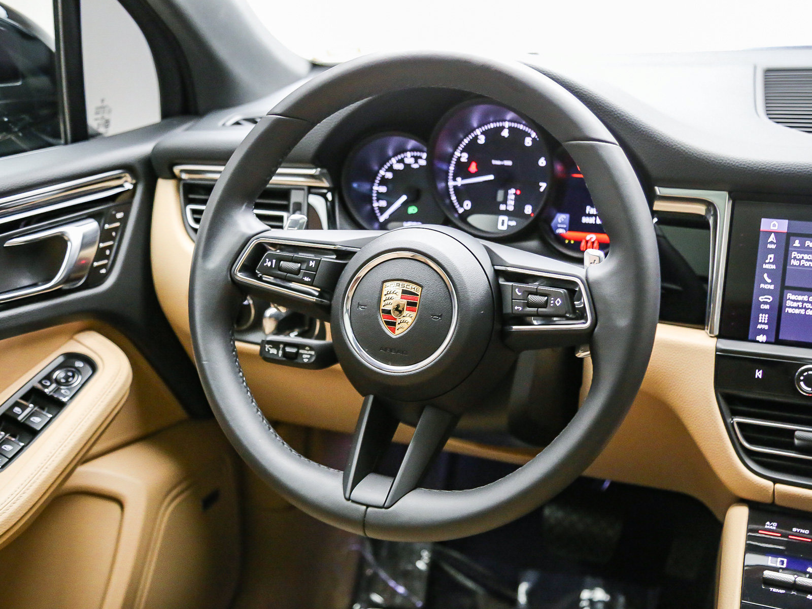 Certified 2026 Porsche Macan AWD/4WD image 19