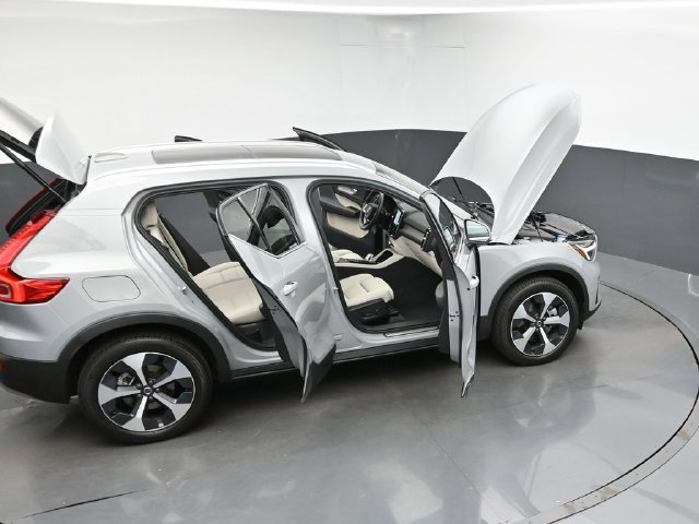 Used 2024 Volvo XC40 B5 Plus w/ Protection Package Premier AWD/4WD image 44