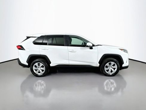 Used 2022 Toyota RAV4 LE AWD/4WD image 6