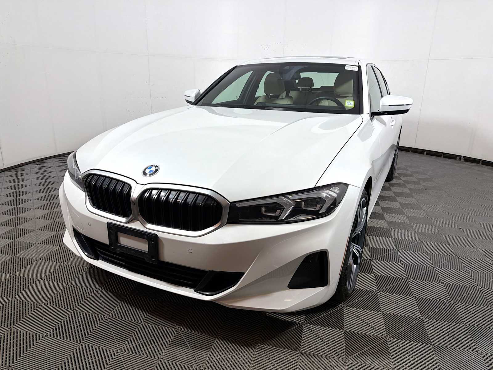 Used 2024 BMW 330i xDrive Sedan w/ Convenience Package AWD/4WD image 3