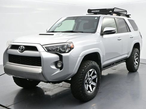 Used 2019 Toyota 4Runner TRD Off-Road Premium AWD/4WD image 3