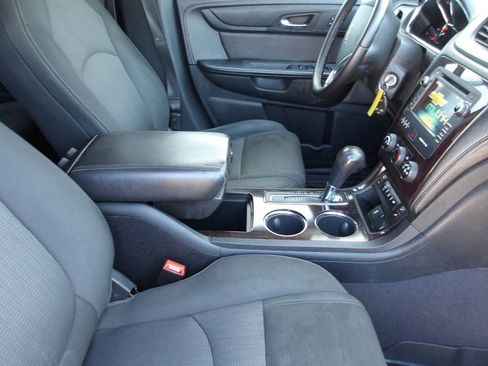 Used 2016 Chevrolet Traverse LT w/ Style and Technology Package FWD image 19
