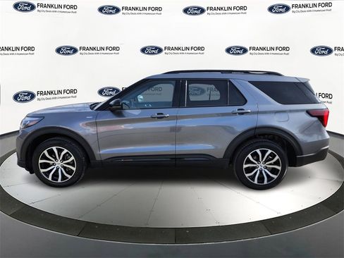 Certified 2025 Ford Explorer ST-Line image 2