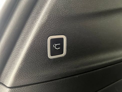 Used 2025 Chrysler Pacifica Select FWD image 45