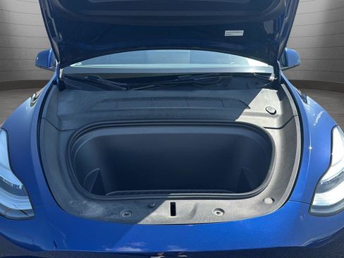 Used 2022 Tesla Model Y Long Range image 11