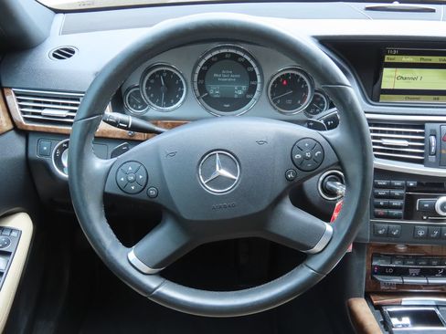 Used 2011 Mercedes-Benz E 550 Sedan image 6