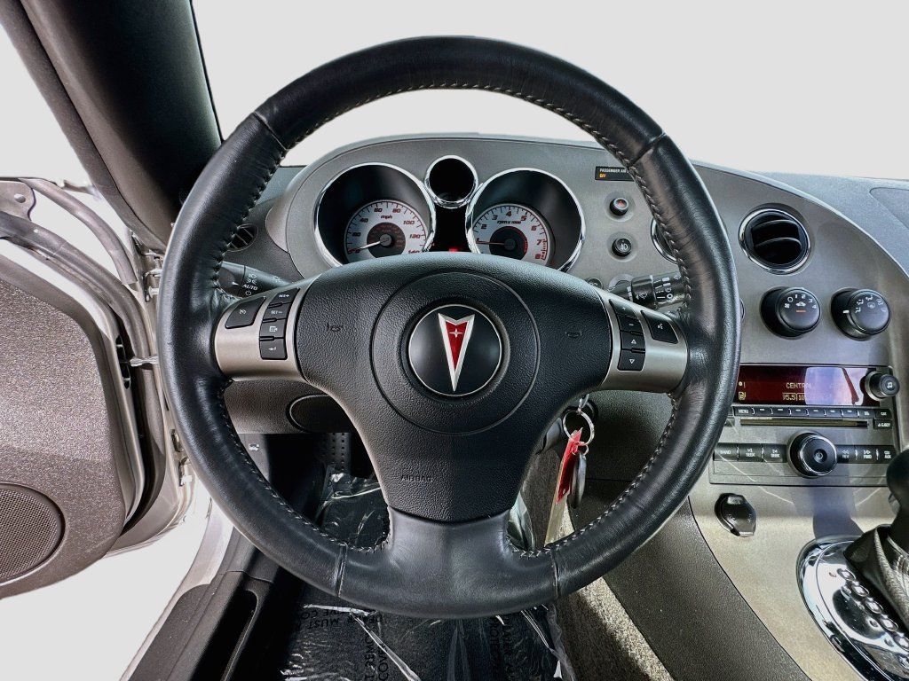 Used 2007 Pontiac Solstice Convertible w/ Premium Package RWD image 10