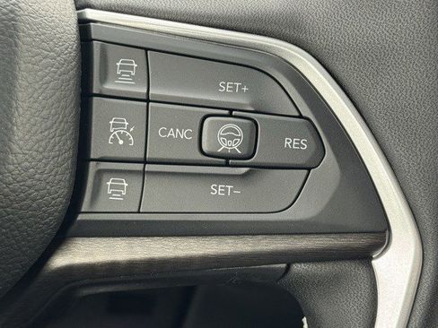 New 2026 Jeep Grand Cherokee Altitude image 17