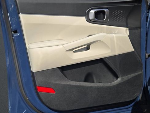 Used 2025 Kia Sorento EX w/ Panoramic Sunroof Package image 21