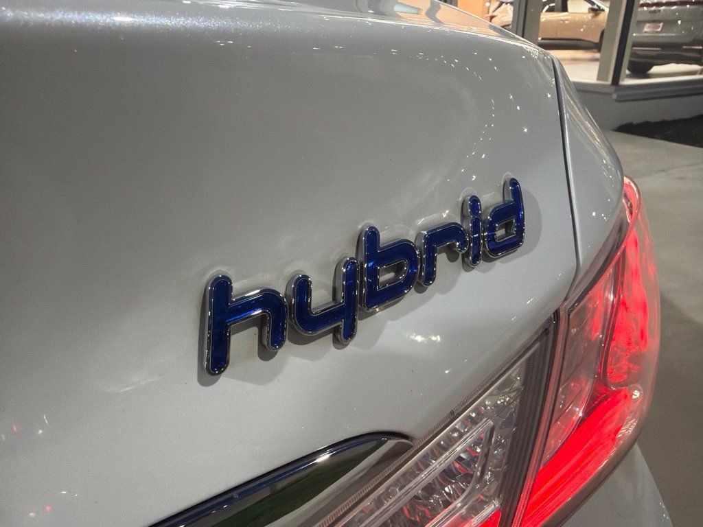 Used 2015 Hyundai Sonata Hybrid FWD image 4