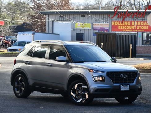 Used 2022 Hyundai Venue SEL w/ Cargo Package image 1