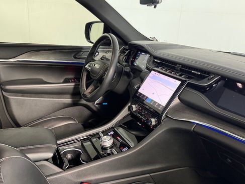 Used 2023 Jeep Grand Cherokee Overland w/ Advanced Protech Group III image 32