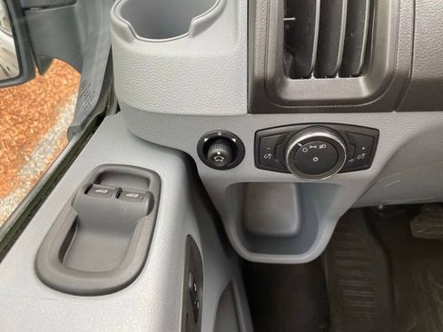 Certified 2019 Ford Transit 250 130 Medium Roof RWD image 9