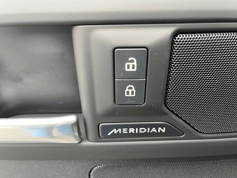 Used 2025 Land Rover Defender 110 S image 15