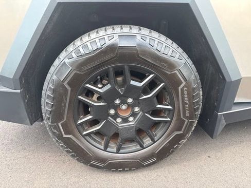 Used 2024 Tesla Cybertruck AWD Crew Cab image 25