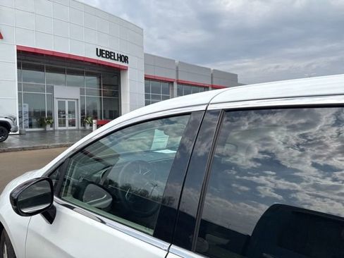 Used 2024 Chrysler Pacifica Touring-L image 33