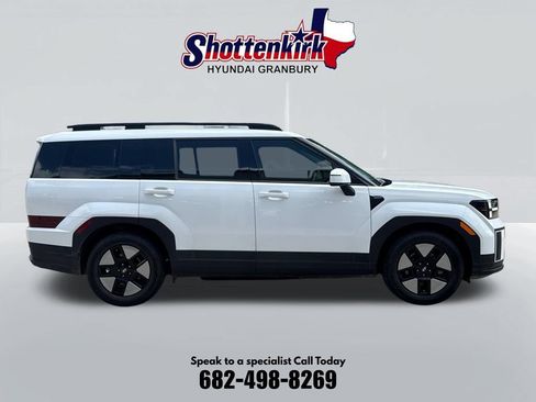 Used 2025 Hyundai Santa Fe SEL FWD image 5