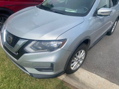 Used 2019 Nissan Rogue SV AWD/4WD image 2