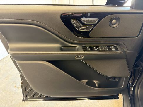 Used 2025 Lincoln Aviator 2WD w/ Jet Appearance Package image 17