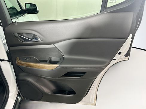 Used 2023 GMC Acadia SLE w/ Driver Convenience Package image 33