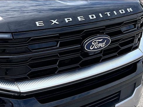 Used 2025 Ford Expedition Max Platinum AWD/4WD image 29