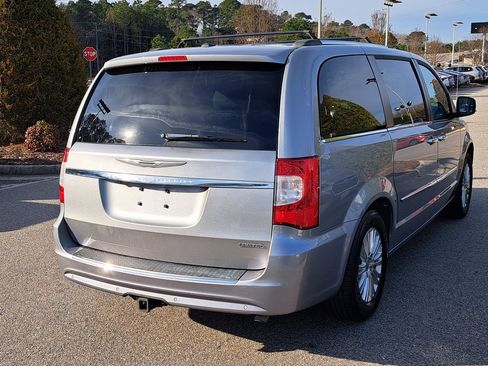 Used 2016 Chrysler Town & Country Limited w/ Trailer Tow Group image 5