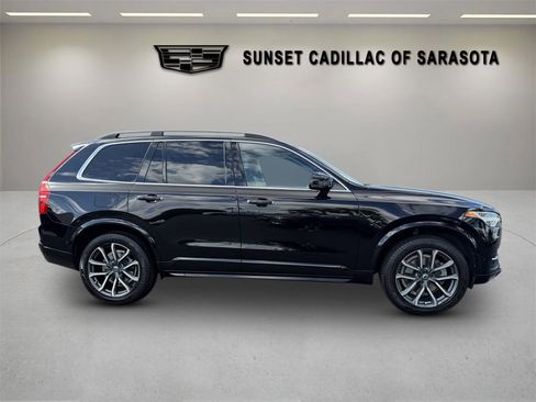 Used 2017 Volvo XC90 T6 Momentum w/ Vision Package image 2