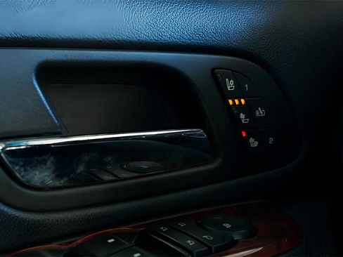 Used 2014 Chevrolet Suburban LTZ image 19