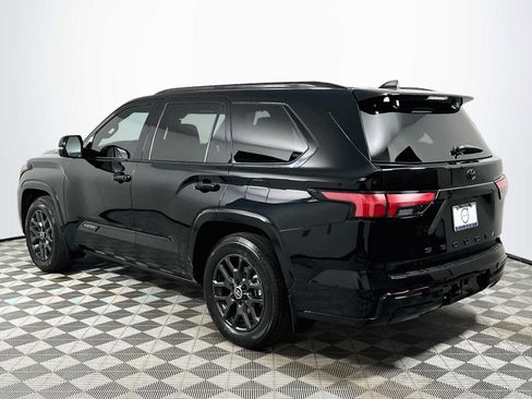 Used 2024 Toyota Sequoia Platinum AWD/4WD image 5