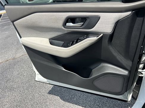 Certified 2023 Nissan Rogue SV image 13