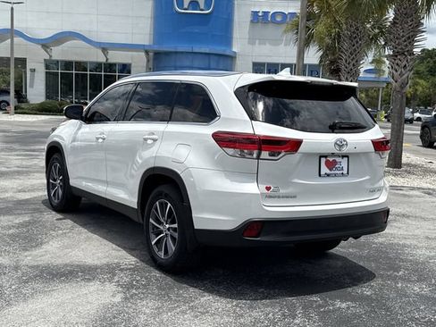 Used 2019 Toyota Highlander XLE AWD/4WD image 9