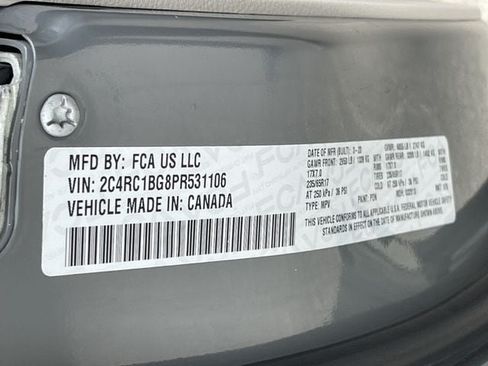 Used 2023 Chrysler Pacifica Touring-L FWD image 30