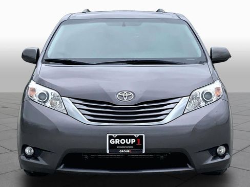 Used 2017 Toyota Sienna XLE FWD image 4