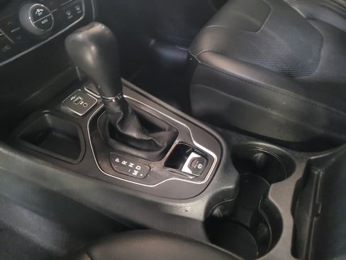 Used 2019 Jeep Cherokee Limited FWD image 26