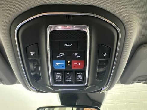 Used 2022 Jeep Grand Cherokee L Limited AWD/4WD image 23