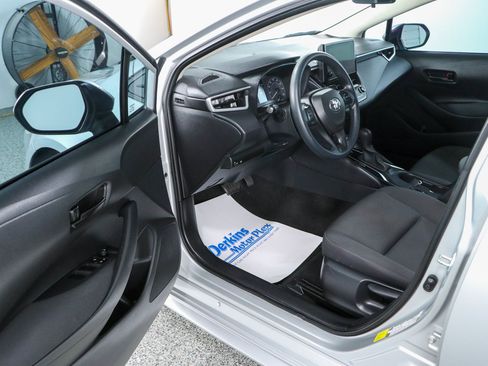 Used 2023 Toyota Corolla LE FWD image 3