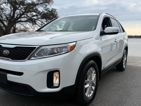 Used 2014 Kia Sorento LX image 5