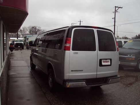 Used 2017 Chevrolet Express 3500 LT w/ LT Preferred Equipment Group image 5
