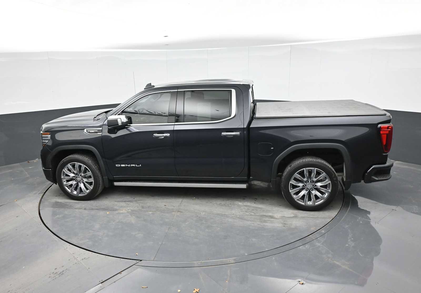 Used 2023 GMC Sierra 1500 Denali w/ Denali Reserve Package AWD/4WD image 13