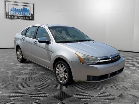 Used 2010 Ford Focus SEL FWD image 4
