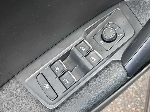 Used 2021 Volkswagen Tiguan SE w/ Panoramic Sunroof Package FWD image 15