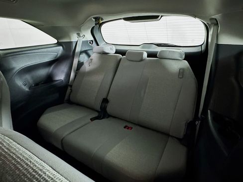 Certified 2025 Toyota Sienna LE image 19