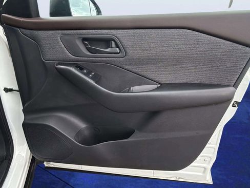 Used 2023 Nissan Rogue S image 17