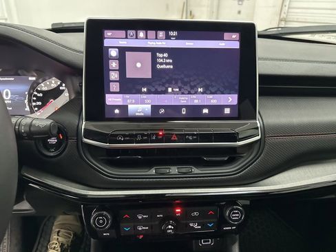 Used 2023 Jeep Compass Trailhawk image 14